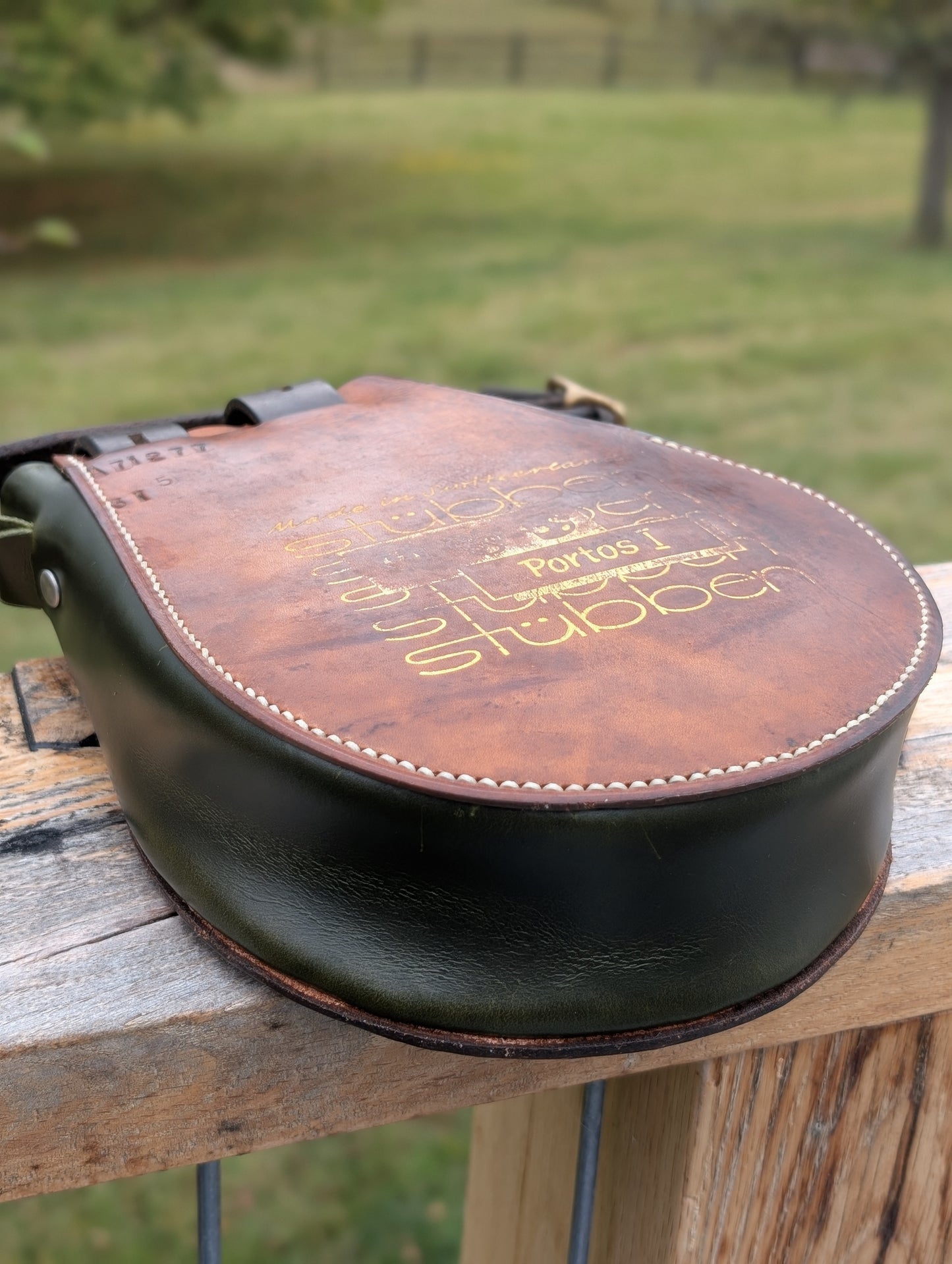 Stübben Portos Green & Cognac Forward Seat Billet Guard Bag